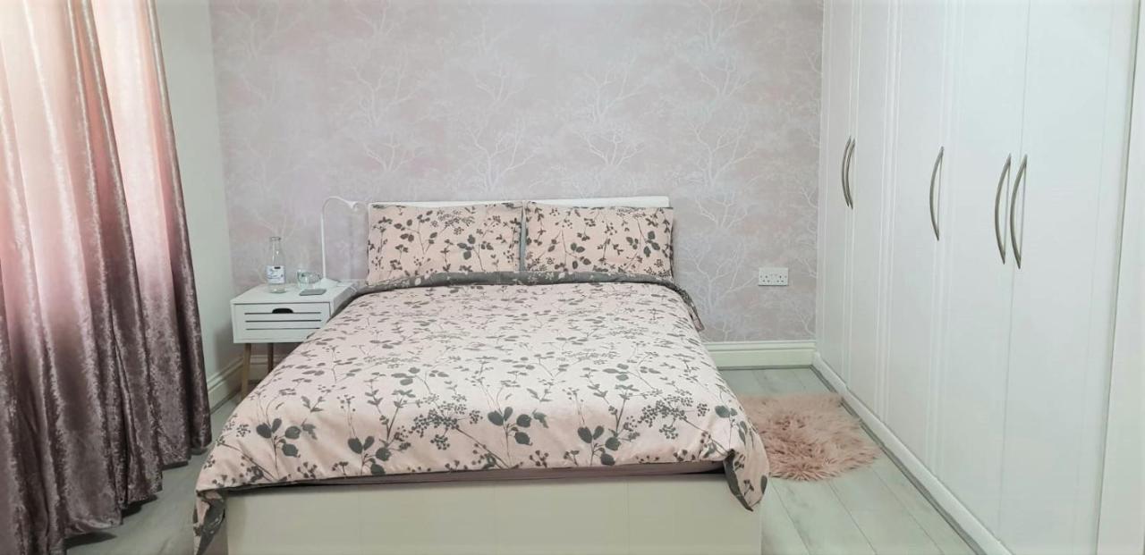 Stunning Room With Large Private Bathroom Derby Esterno foto
